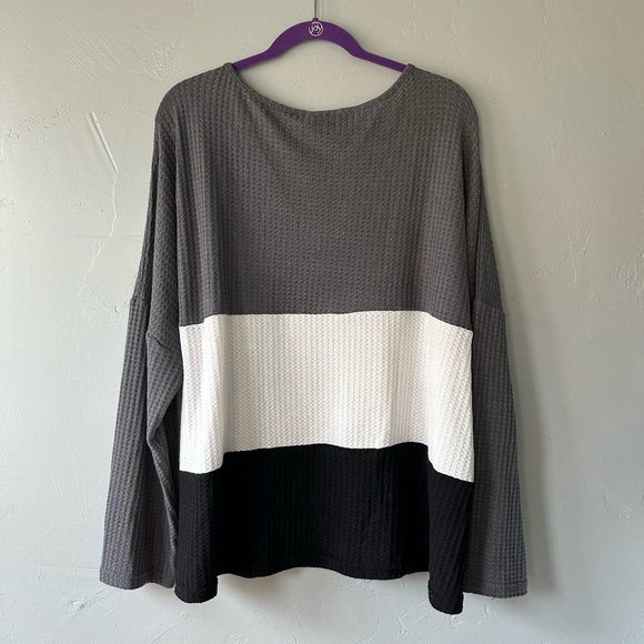 Grey and white colorblock long sleeve top, plus size 3XL, SHEIN - Picture 3 of 10